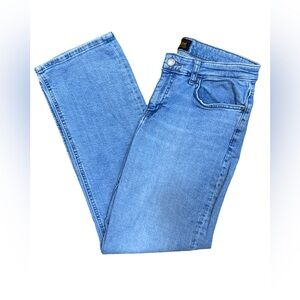 Lee Women’s Light Wash Straight Leg Jeans Size 8M Stretch Denim